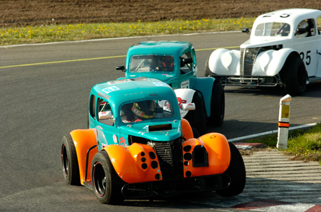 Mads Caprani er forsvarende mester i Legend Car Cuppen, men er på det sakket bagud i tabellen.